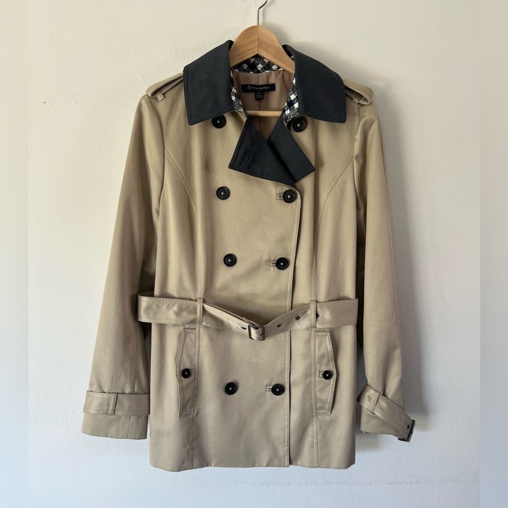 Brooks Brothers Tan With Gray Collar Belted Double Breasted Short‎ Trench Coat
